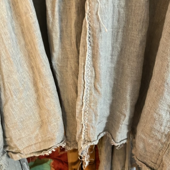 Magnolia Pearl Love Collection 
Farmhouse perfection
Cross tie tunic
🥰 - Picture 5 of 7